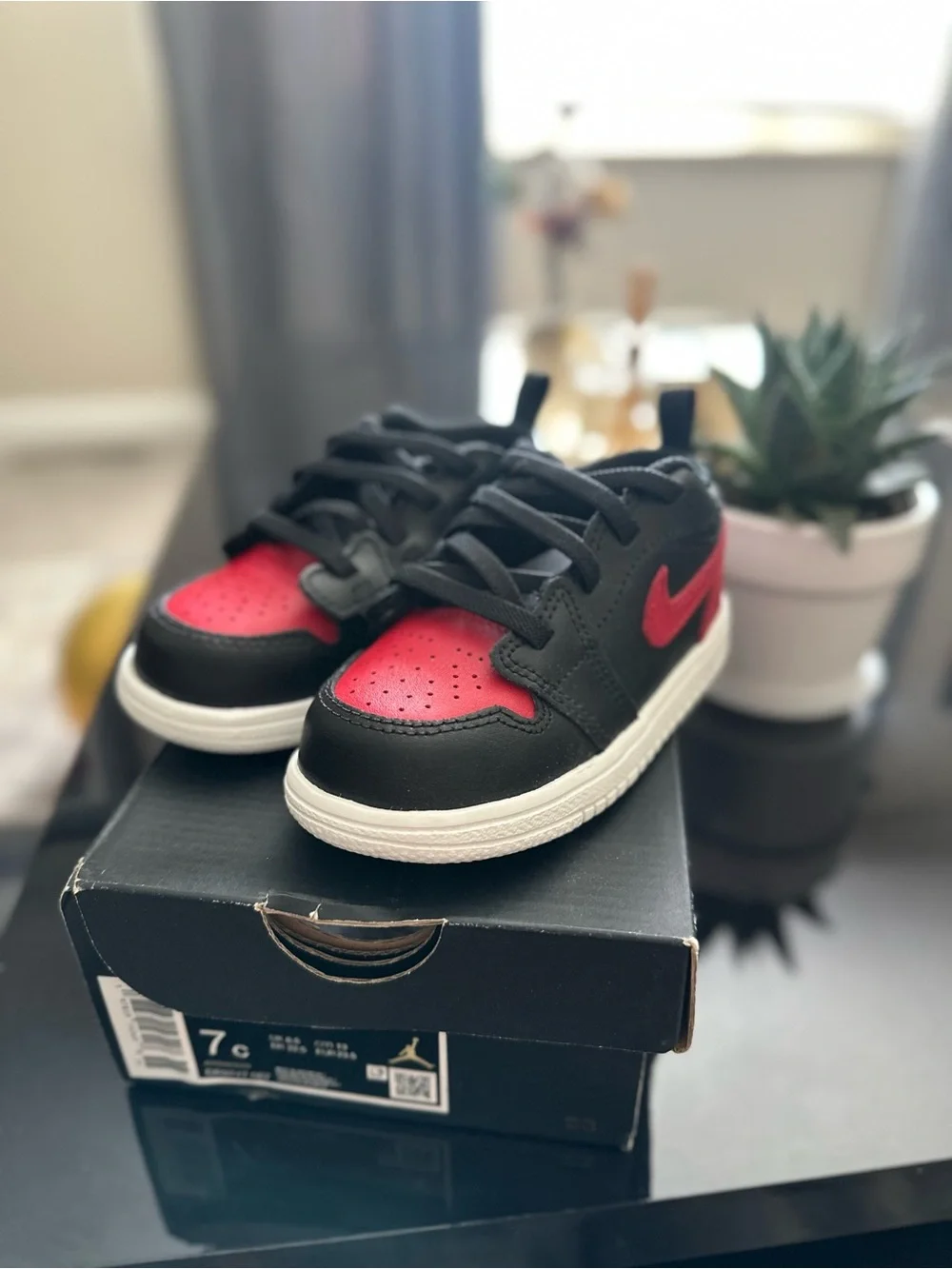 Jordan Kids Black and Red Low-Top Sneakers